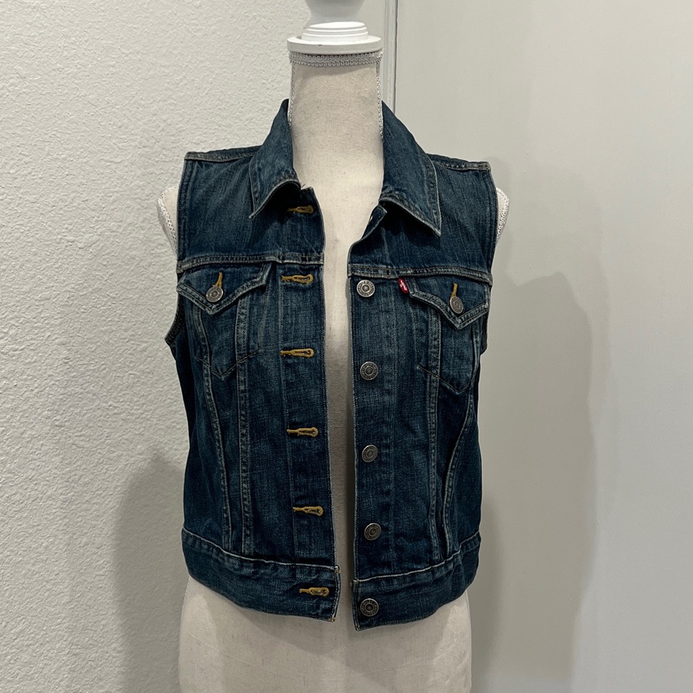 Levi’s Cropped Jean Denim Vest